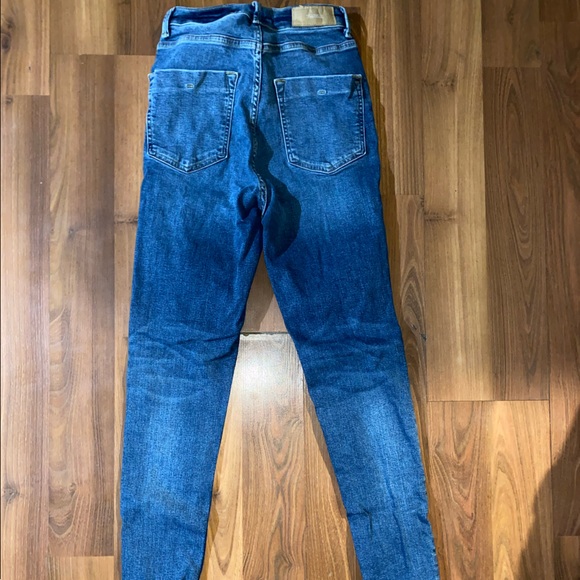 Zara High Rise Jeans - Picture 2 of 7